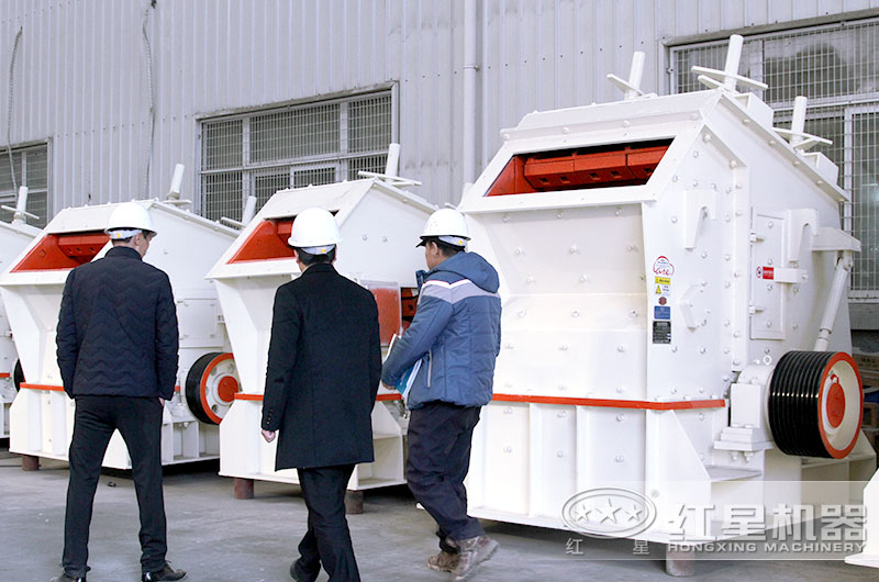 金年会|金年会·jinnian(金子招牌)诚信至上客户到厂近距离参观反击破碎机 金年会|金年会·jinnian(金子招牌)诚信至上客户到厂近距离参观反击破碎机